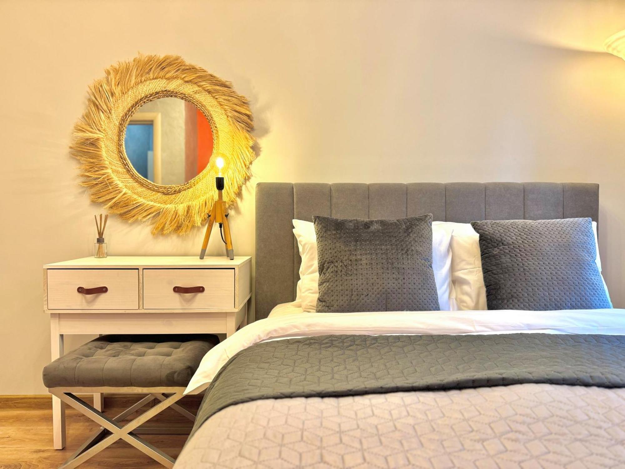 Centre 2bed For 5 Guests 2 Minutes From High Street Apartment *