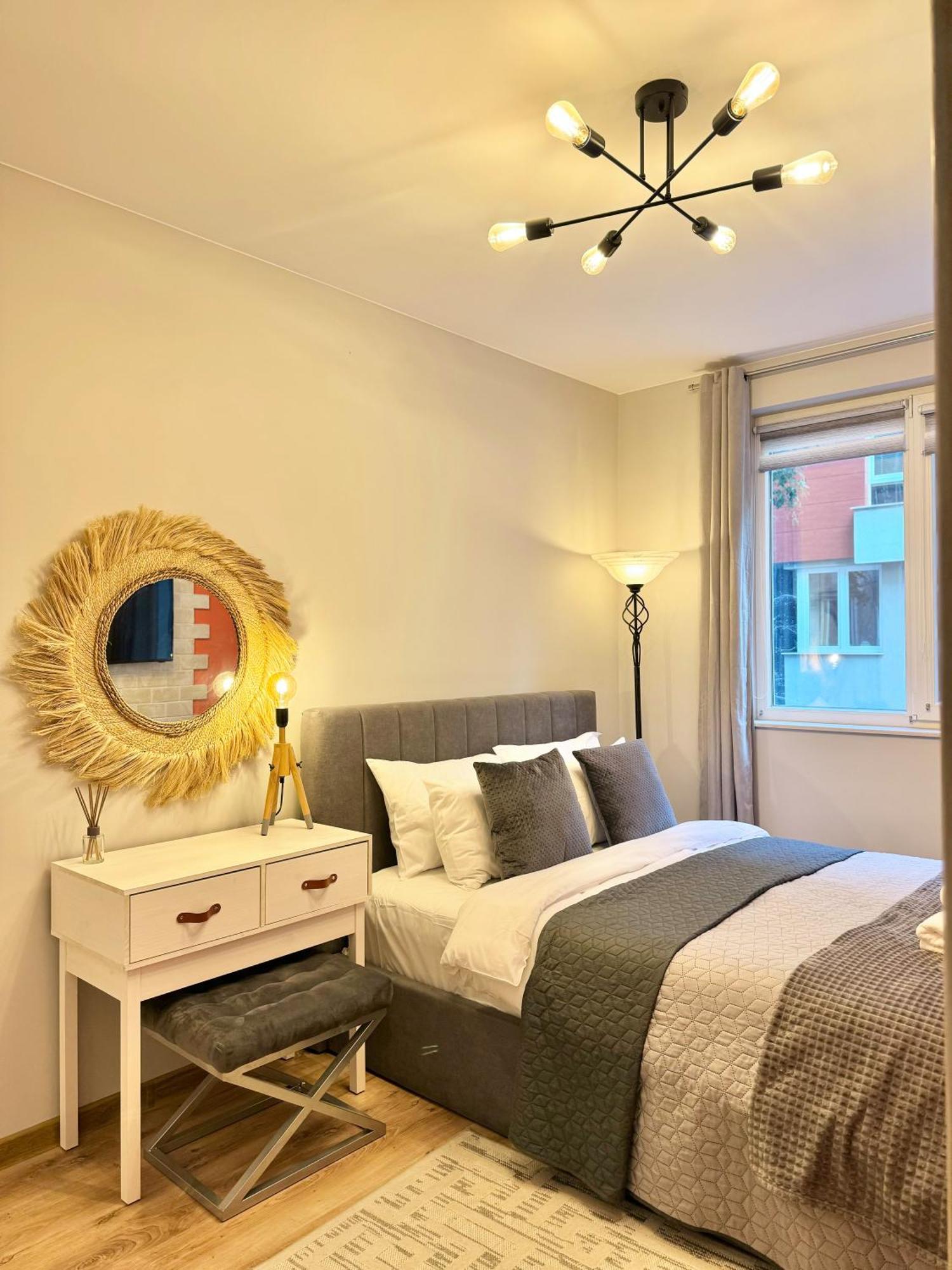 Centre 2bed For 5 Guests 2 Minutes From High Street Apartment *